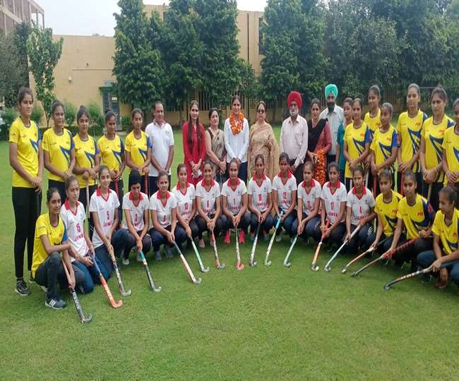 indian hockey women team player gurjit kaur reached khalsa college in jalandhar