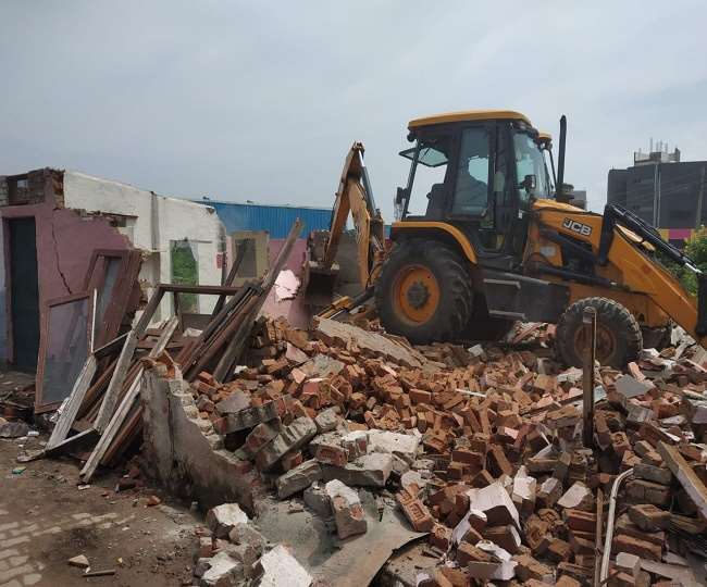 Aravali, Faridabad House Demolition: अरावली की गोद में बसे महालक्ष्मी डेरा में तोड़फोड़ शुरू
