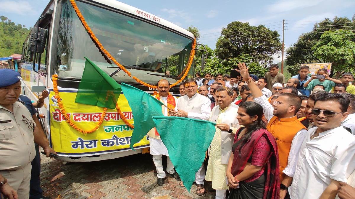 https://www.jagranimages.com/images/newimg/04092022/04_09_2022-cm_in_bageshwar_roadways_23041584.jpg
