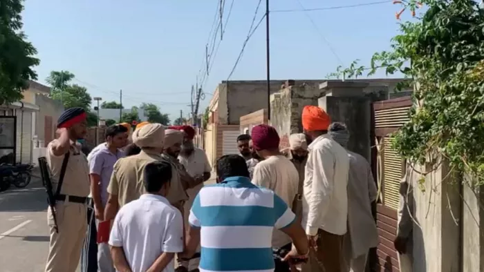 हिंदी फिल्म 'स्पेशल 26' की तर्ज पर किसान से लूट। (जागरण)