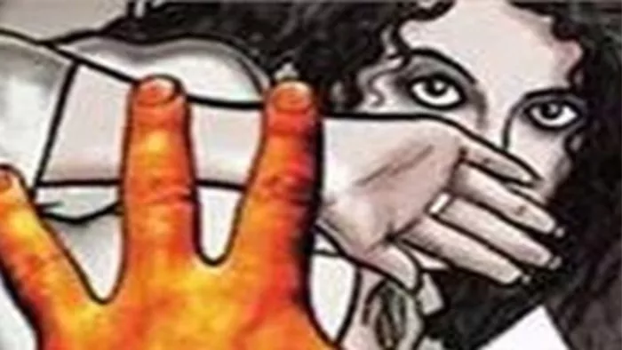 किशोरी को खेत में खींचकर दुष्कर्म, आरोपित गिरफ्तार