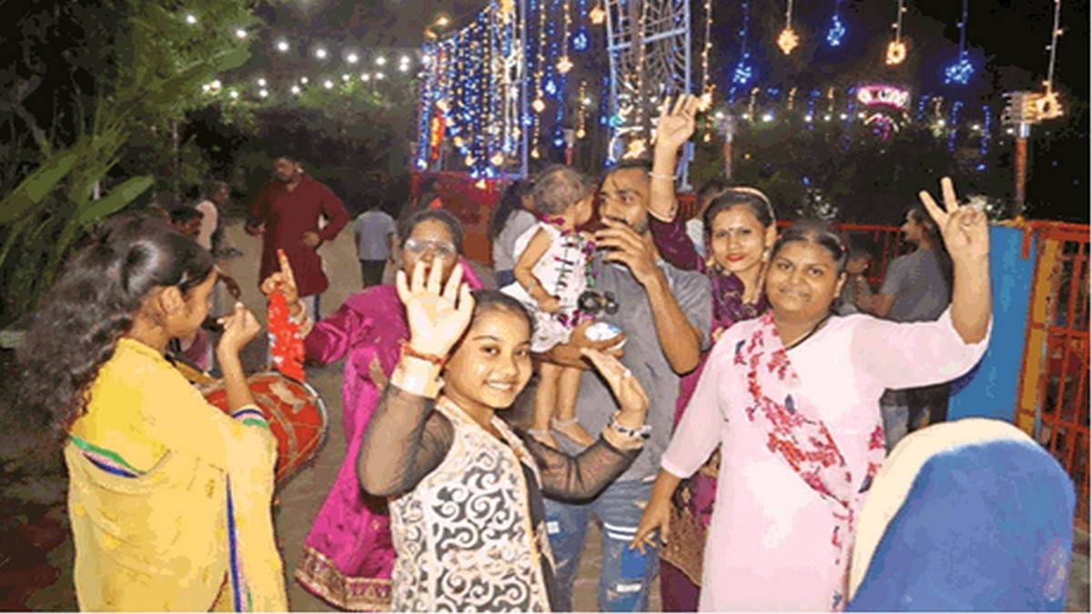 Baba Sodal Mela 2022: अनंत चौदस से पहले सजा मेला, सभी मार्गों पर लगे झूले,  बाजारों में जमकर हुई खरीदारी - Baba Sodal Mela 2022 Famous Sodal Fair of  Jalandhar Started on September 9