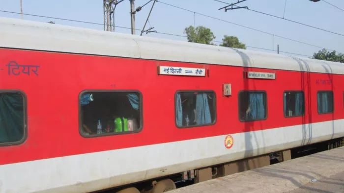 जी-20 समिट के कारण गाजियाबाद स्टेशन पर रुकेगी राजधानी एक्सप्रेस।