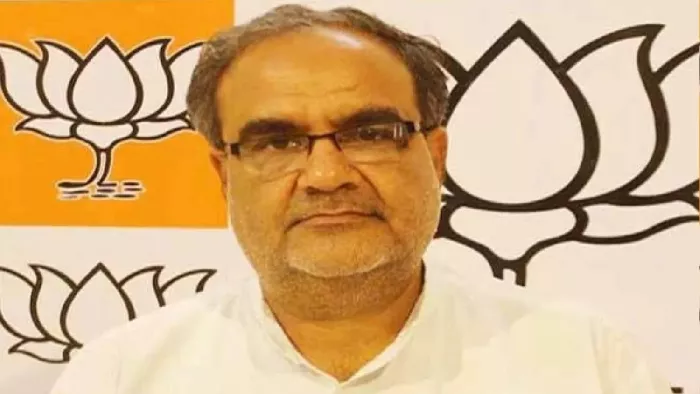 Ghosi By Election: बीजेपी ने सपा प्रत्याशी पर लगाया पैसा बांटने का आरोप