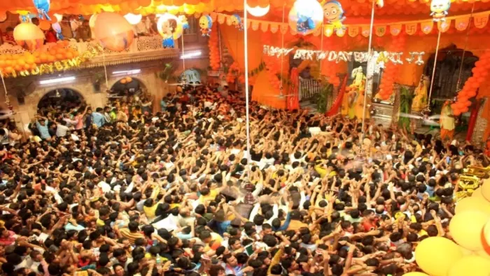 Krishna Janmashtami 2023: पिछले साल श्रीकृष्ण जन्माष्टमी पर उमड़े श्रद्धालुओं का जमावड़ा
