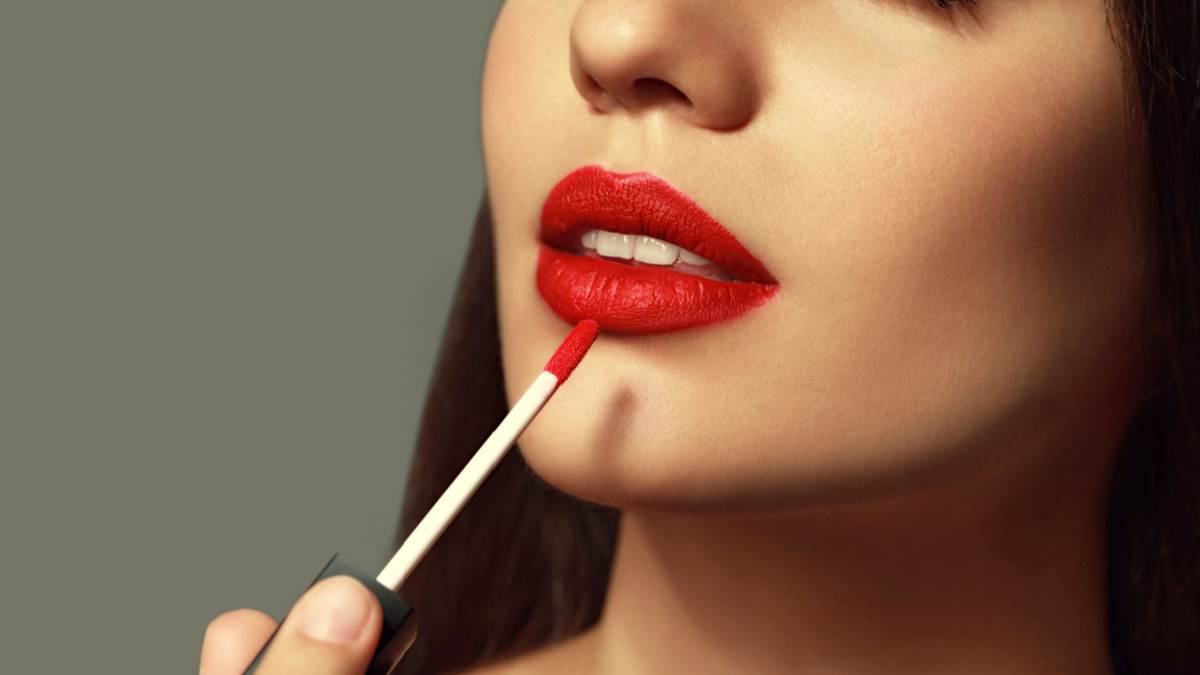 बढ़ेगी होठों की खूबसूरती और मिलेगा ग्लैमरस लुक, Sugar ब्रांड के ये Lipstick शेड्स बने हैं महिलाओं की पहली पसंद