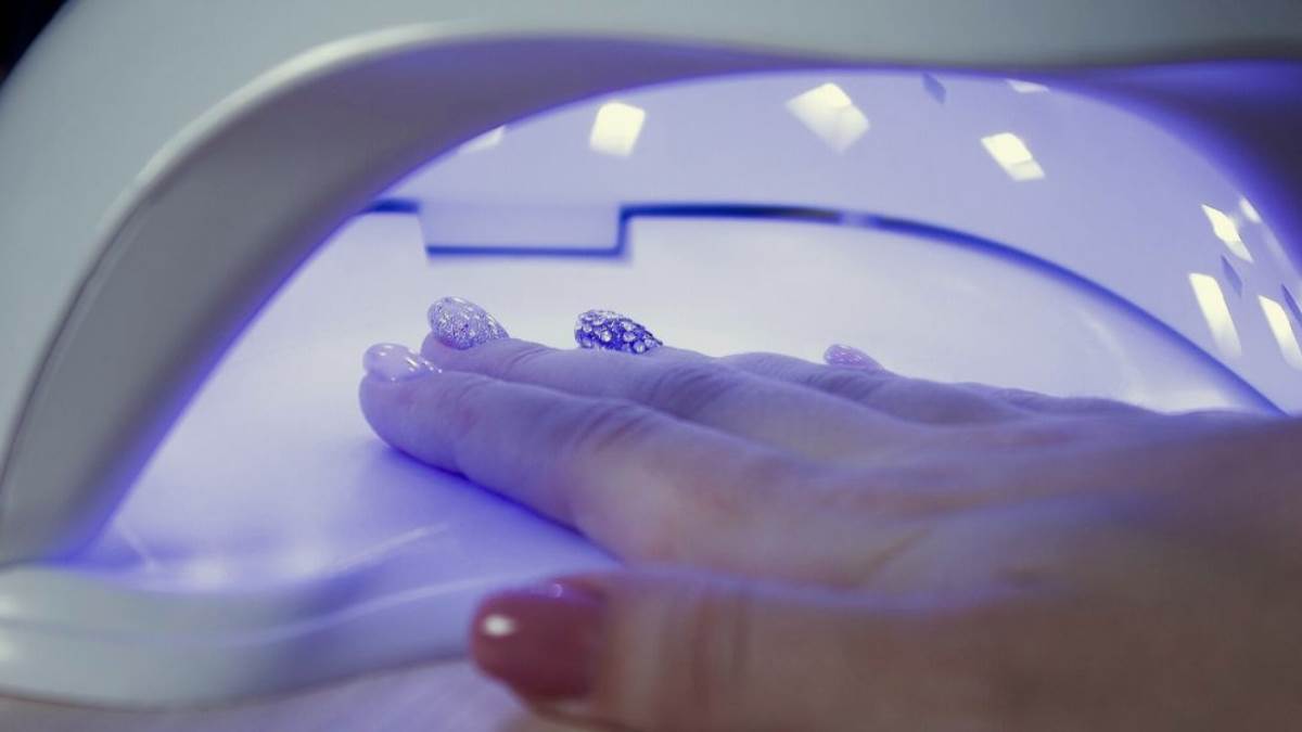 https://www.jagranimages.com/images/newimg/04092023/04_09_2023-uv_lamps_for_nail_art_23521672.jpg