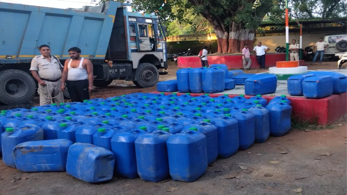Aurangabad News: औरंगाबाद में गिट्टी में छिपाकर ले जाते 4,000 लीटर स्प्रिट जब्त, बाजार में कीमत 14 से 15 लाख