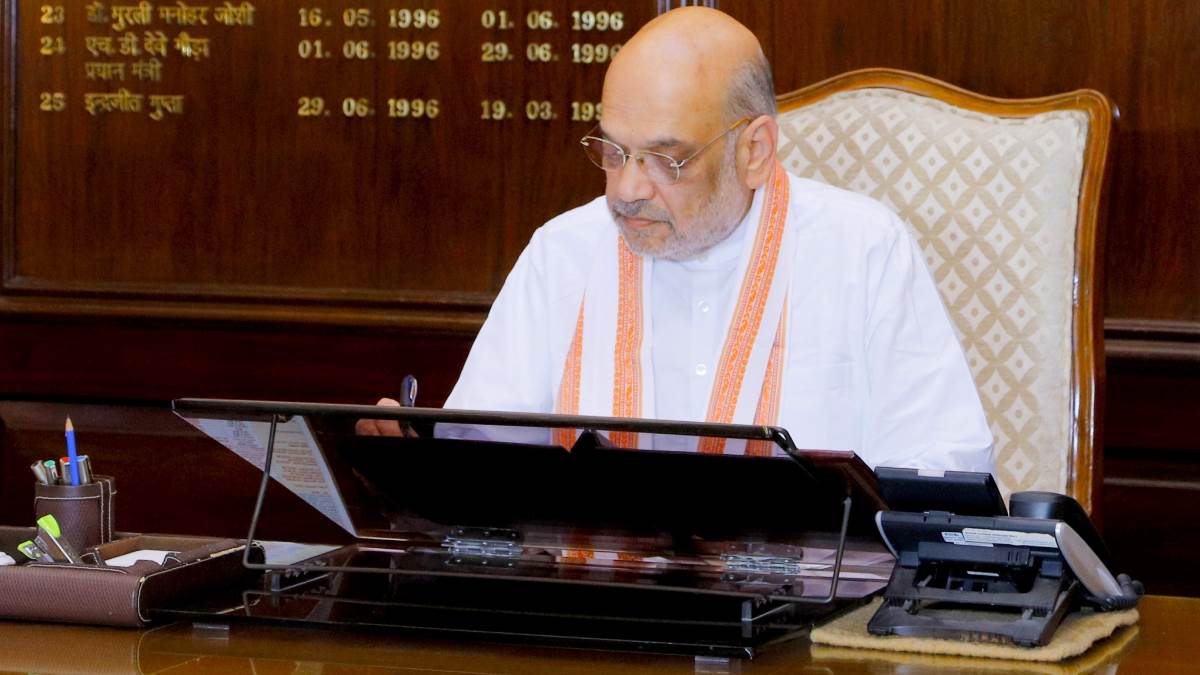 https://www.jagranimages.com/images/newimg/04092024/04_09_2024-amit_shah_takes_charge_as_home_minister_23791086.jpg