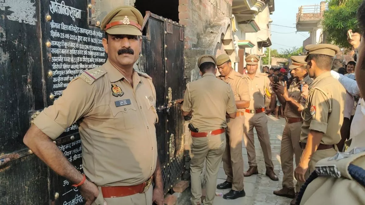 टॉपटेन अपराधी अमित ठठेरा का 1.07 करोड़ का मकान कुर्क, माफिया मुख्तार अंसारी के गिरोह IS गैंग-191 का है सदस्य