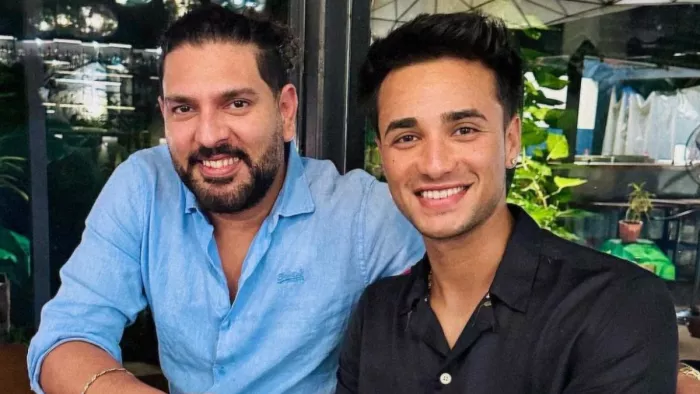Yuvraj Singh ने Abhishek Sharma को खास अंदाज में बर्थडे किया विश