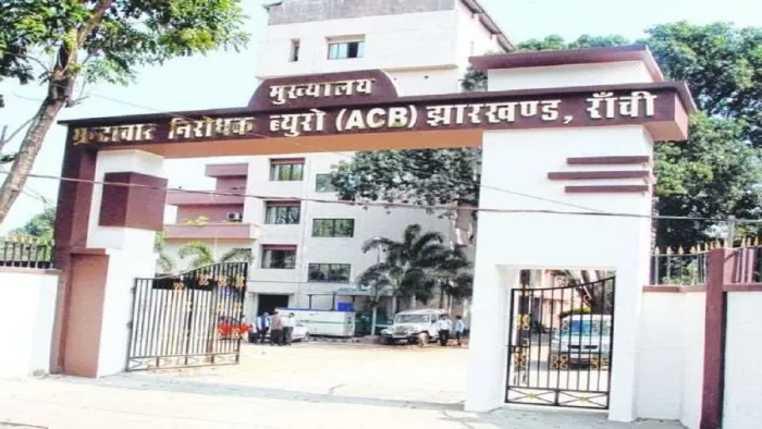 जमीन घोटाला मामले में एसीबी निलंबित आइएएस विनय चौबे से पूछताछ कर रही है।