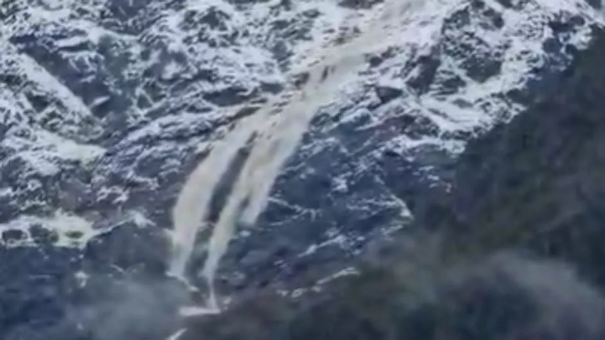उत्तराखंड: रुद्रप्रयाग में चोराबाड़ी ग्लेशियर के ऊपर आया एवलांच, वीडियो में देखें प्रकृति के कहर का खौफनाक मंजर