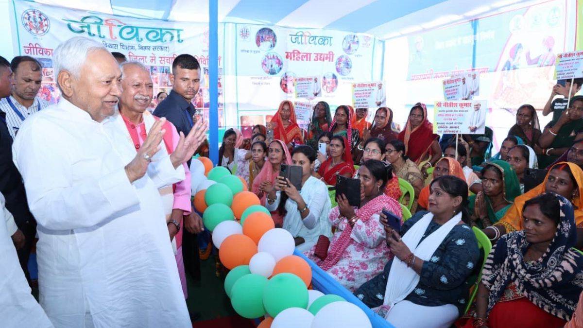https://www.jagranimages.com/images/newimg/04092025/04_09_2025-bihar_jeevika_women_24035777.jpg