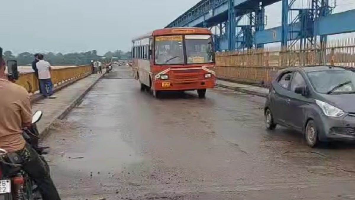 https://www.jagranimages.com/images/newimg/04092025/04_09_2025-bus_bijnor_r_24034935.jpg