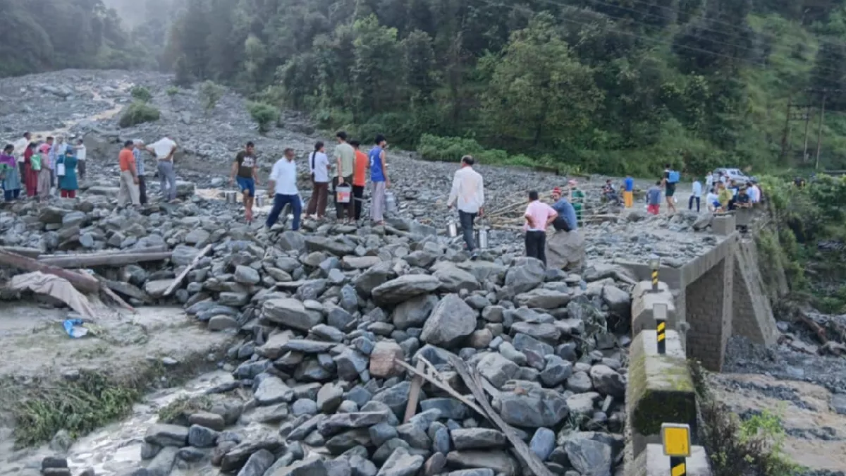 https://www.jagranimages.com/images/newimg/04092025/04_09_2025-chamba_disaster_24034975.jpg