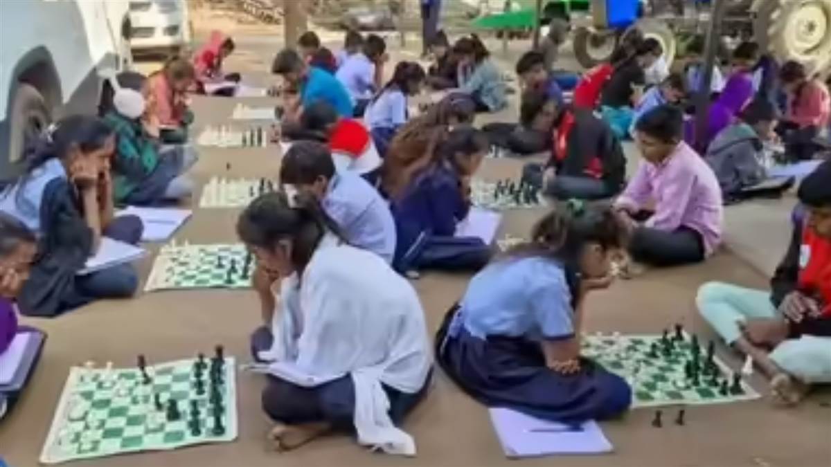 https://www.jagranimages.com/images/newimg/04092025/04_09_2025-chess_3_24035214.jpg