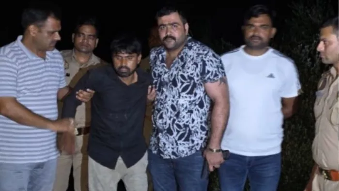 ज्वेलर्स से हुई लूट में शामिल 25 हजार इनामी पुलिस मुठभेड़ में गिरफ्तार