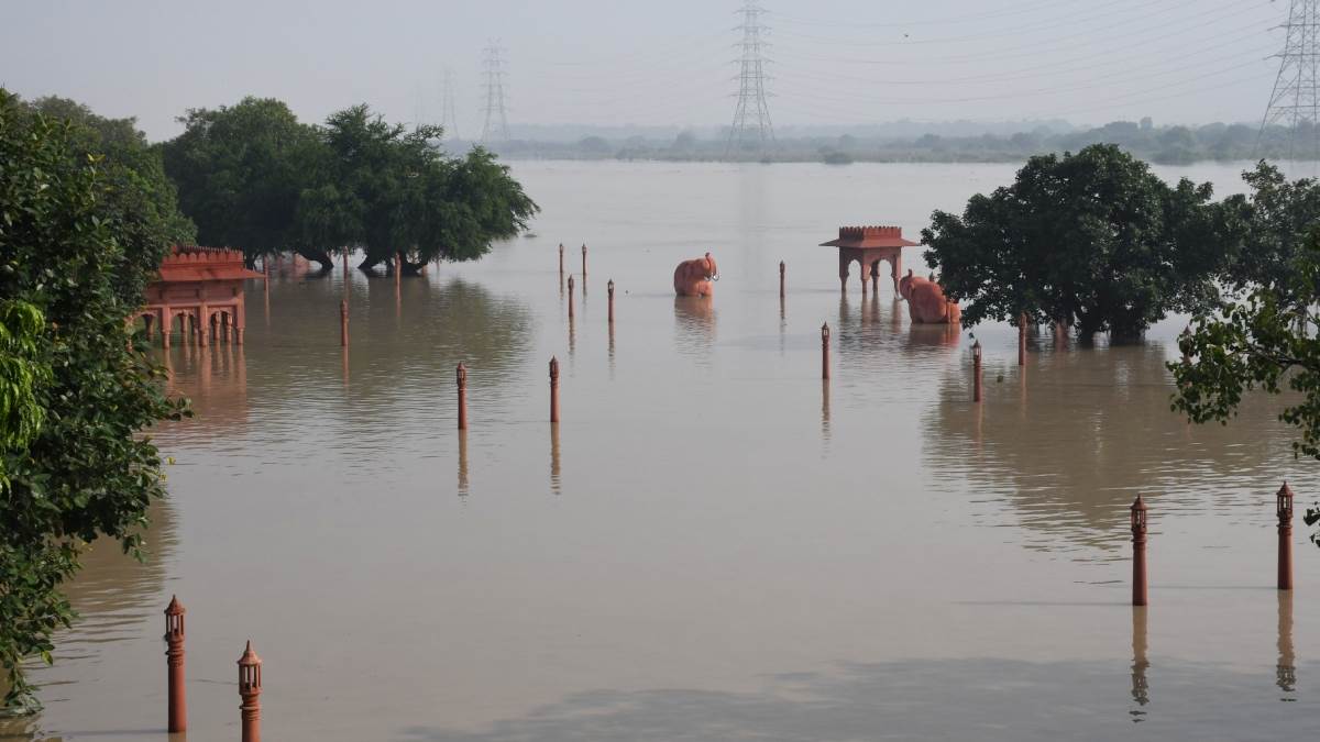 https://www.jagranimages.com/images/newimg/04092025/04_09_2025-floods_1_24035973.jpg