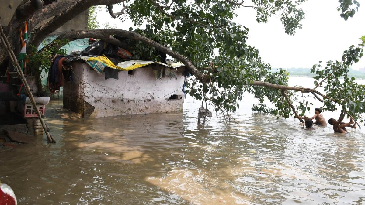 https://www.jagranimages.com/images/newimg/04092025/04_09_2025-floods_24035950.jpg
