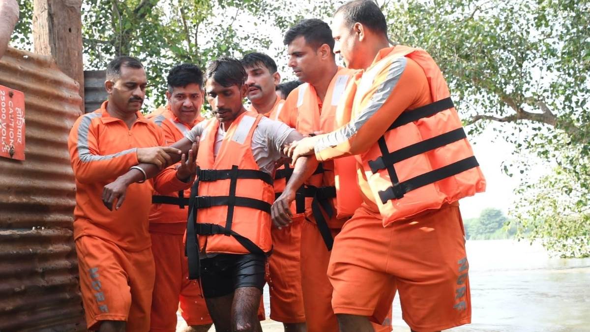 https://www.jagranimages.com/images/newimg/04092025/04_09_2025-floods_2_24035995.jpg