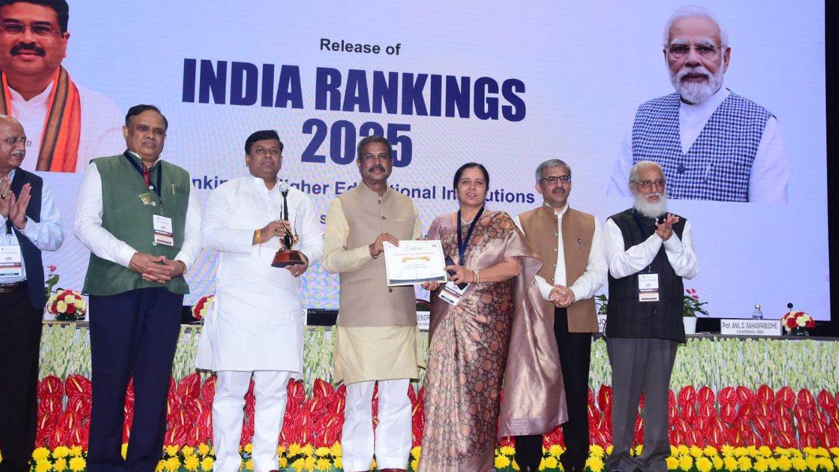 https://www.jagranimages.com/images/newimg/04092025/04_09_2025-hansraj_college_24036043.jpg