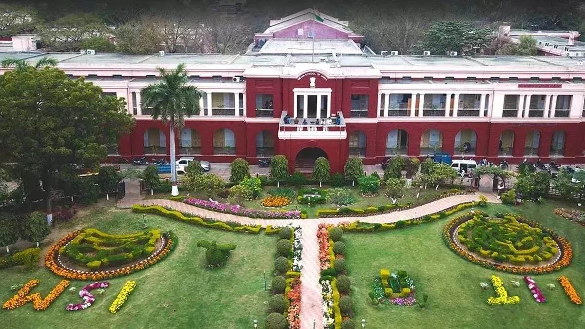 https://www.jagranimages.com/images/newimg/04092025/04_09_2025-iit_dhanbad_24035747.jpg