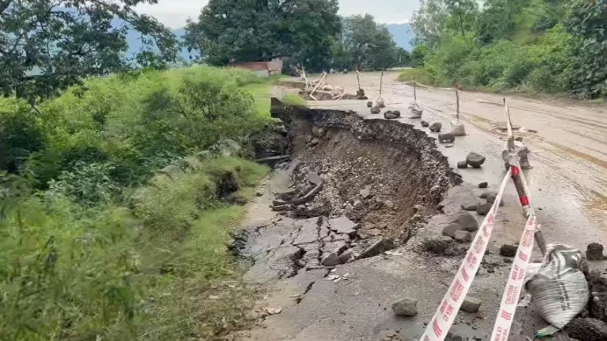 https://www.jagranimages.com/images/newimg/04092025/04_09_2025-jammu_poonch_road_24035796.jpg