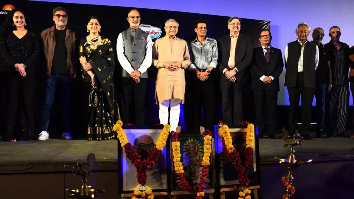 आर बाल्की, दैनिक जागरण के प्रधान संपादक संजय गुप्त, केंद्रीय मंत्री अश्वनी वैष्णव और मनोज वाजपेयी समेत अन्य।