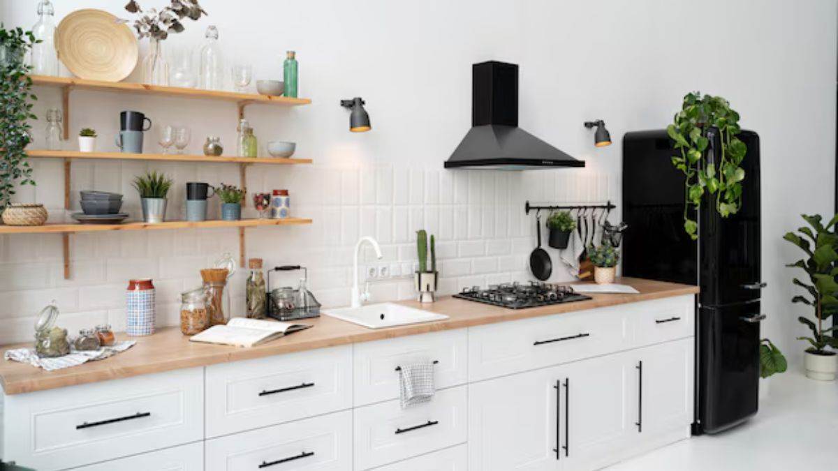 https://www.jagranimages.com/images/newimg/04092025/04_09_2025-kitchen_decor_ideas_24035043.jpg