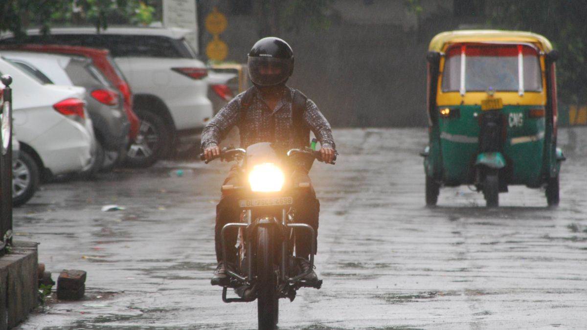 https://www.jagranimages.com/images/newimg/04092025/04_09_2025-noida_rain_24035148.jpg
