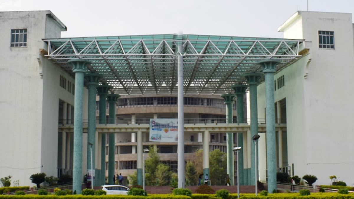 https://www.jagranimages.com/images/newimg/04092025/04_09_2025-patna_iit_24035420.jpg
