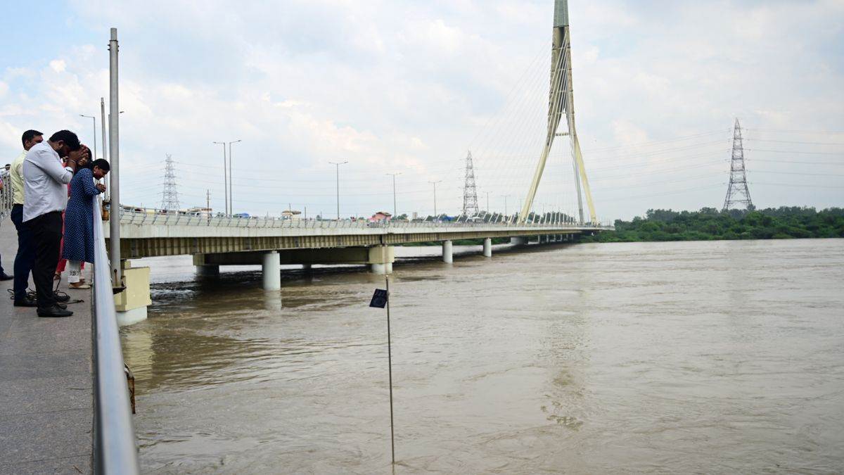 https://www.jagranimages.com/images/newimg/04092025/04_09_2025-yamuna_24036011.jpg