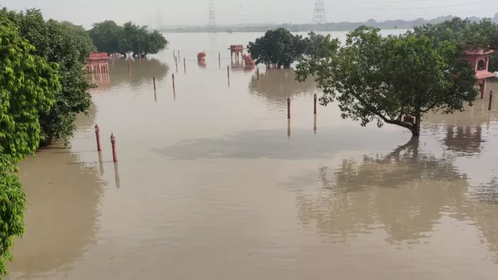 दिल्ली में यमुना का जलस्तर घटने लगा है। जागरण
