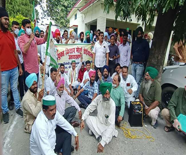 Kisan Andolan Farmers protested in Doiwala against the incident of  Lakhimpur Kheri