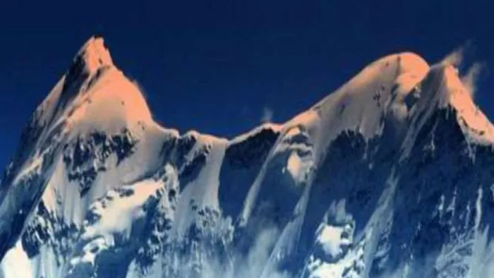 Avalanche एक साल पहले त्रिशूल चोटी की चढ़ाई के दौरान नौसेना के पर्वतारोही एवलांच की चपेट में आ गए थे।