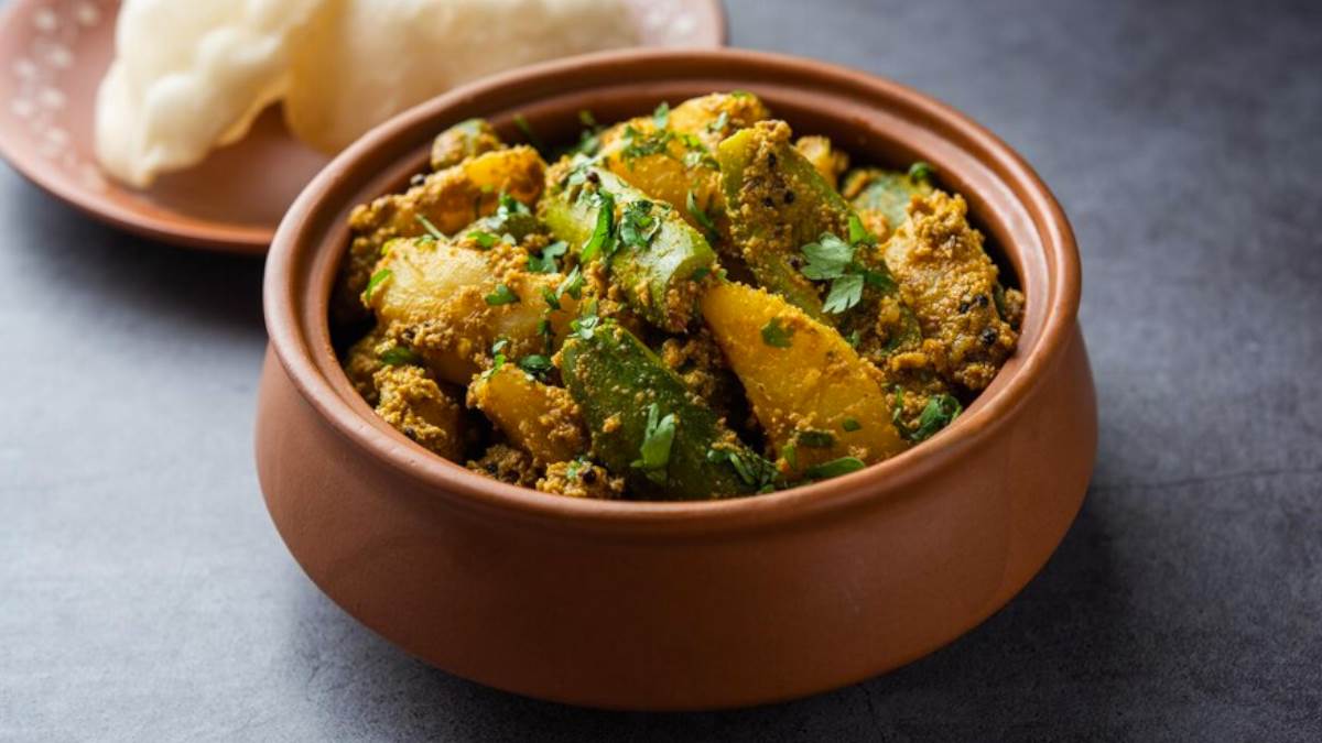 https://www.jagranimages.com/images/newimg/04102022/04_10_2022-bengali_dish_labra_f_23118123.jpg