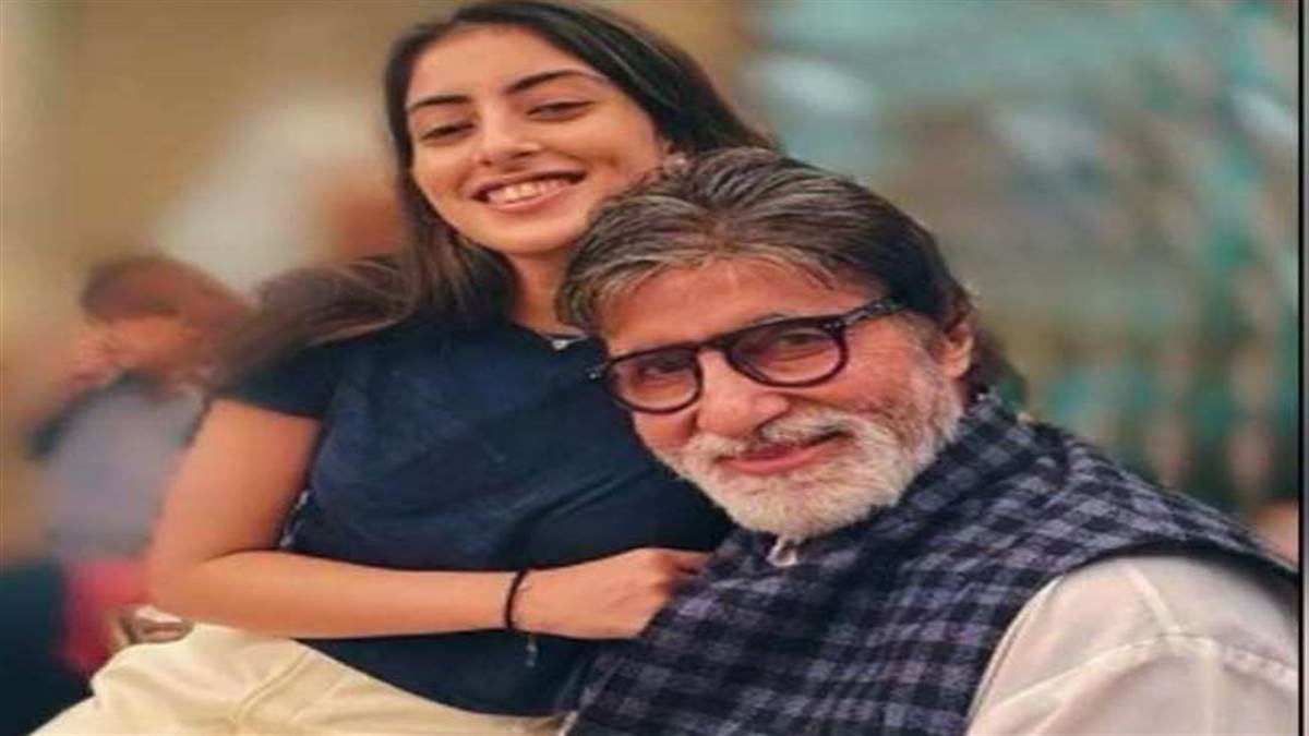 https://www.jagranimages.com/images/newimg/04102022/04_10_2022-navya_naveli_and_amitabh_bacchan_23119170.jpg