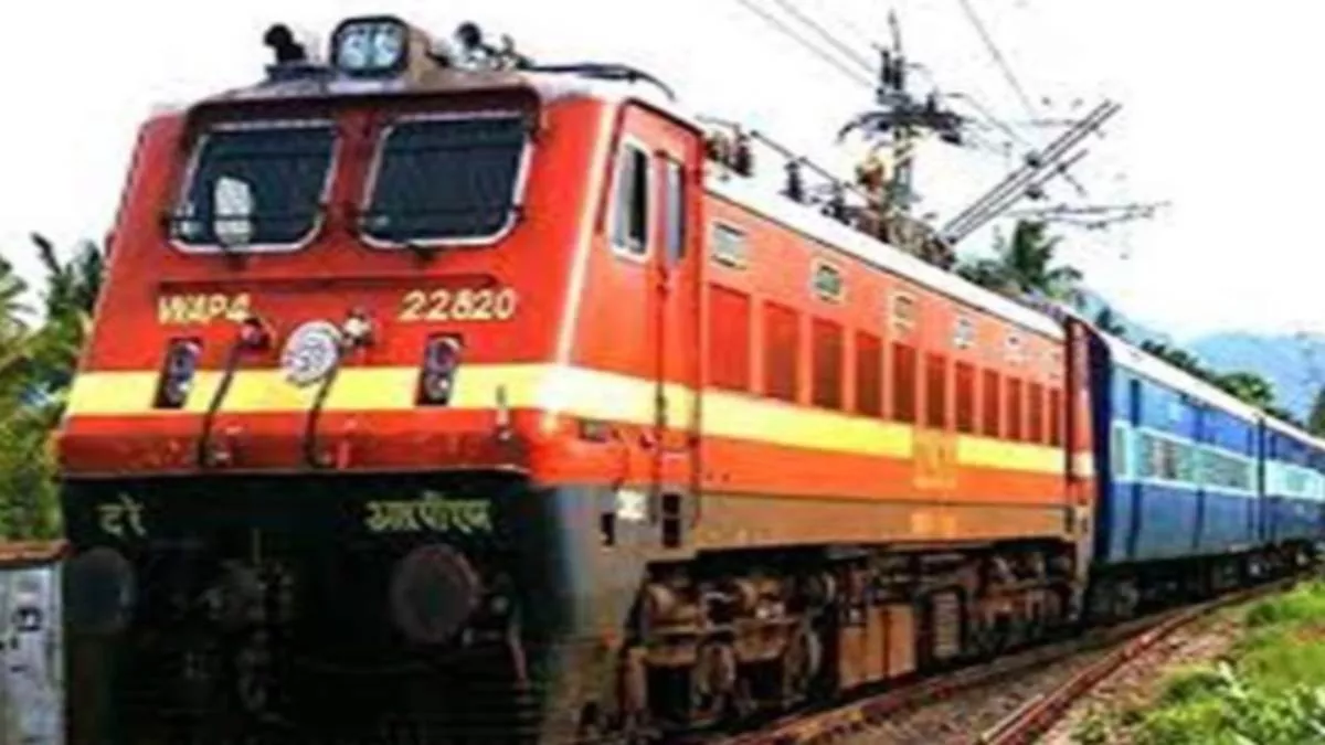 विशेष ट्रेनों से मिलेगी राहत। रेलवे ने चलाई 179 जोड़ी ट्रेनें। (फाइल फोटो)