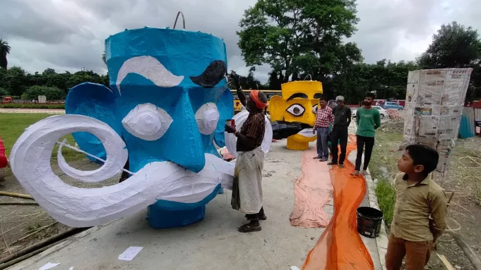 इस विजयदशमी पर रावण, कुंभकर्ण और मेघनाद भी महंगाई की जद में हैं।