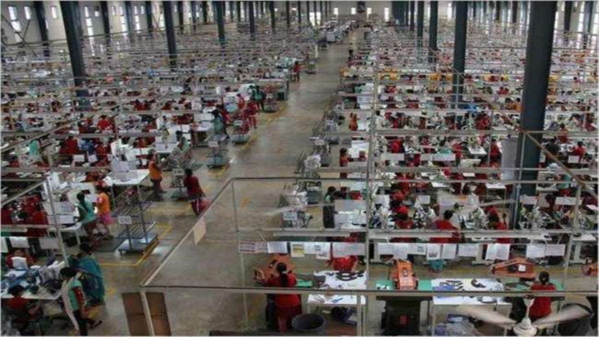 cm yogi adityanath will give the gift of garment park and flatted factory to gorakhpur in november