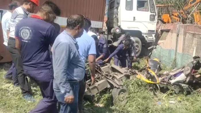 Vadodara Road Accident: गुजरात के वडोदरा में ट्रक ने आटो रिक्शा को मारी टक्कर, 11 लोगों की मौत