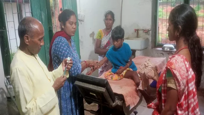 जहरीली मशरूम खाने के बाद अस्पताल में इलाजरत परिवार के सदस्य।