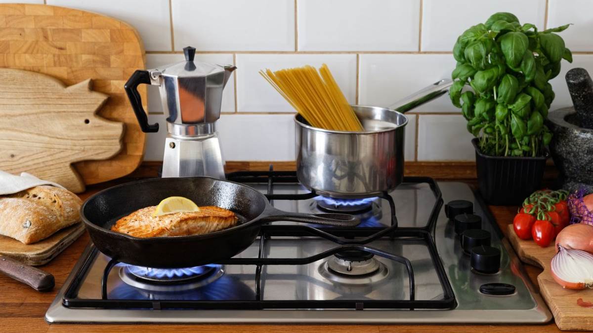 https://www.jagranimages.com/images/newimg/04102023/04_10_2023-best_surya_flame_gas_stove_23547020.jpg