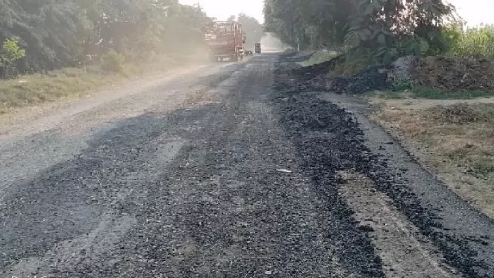 विधायक के लोगों पर सड़क खोदने का आरोप, फर्म ने 1 नामजद और 20 अज्ञात के खिलाफ लिखाई प्राथमिकी