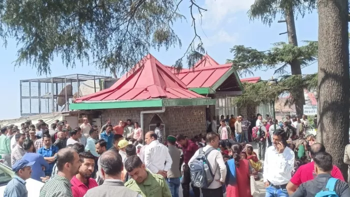 सीएम से मिलने के लिए 10 घंटे तक डटे रहे SMC शिक्षक