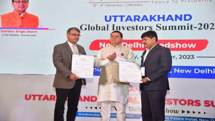उत्तराखंड सरकार और जे एस डब्लयू नियो एनर्जी लिमिटेड के बीच 15 हजार करोड़ का MOU किया गया।
