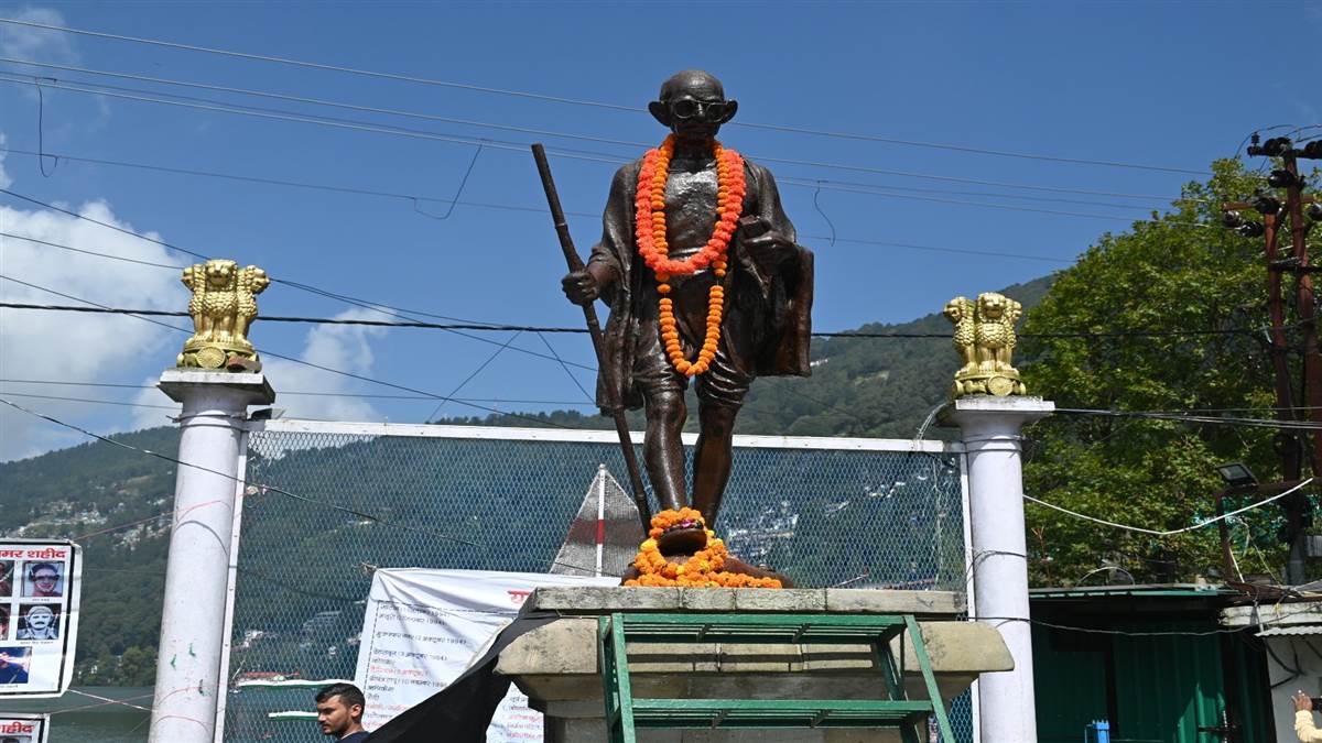now mahatma gandhi statue will teach traffic rules in nainital
