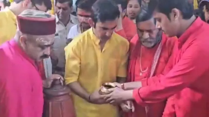 गौतम गंभीर ने दतिया के पीताम्बरा पीठ में की पूजा