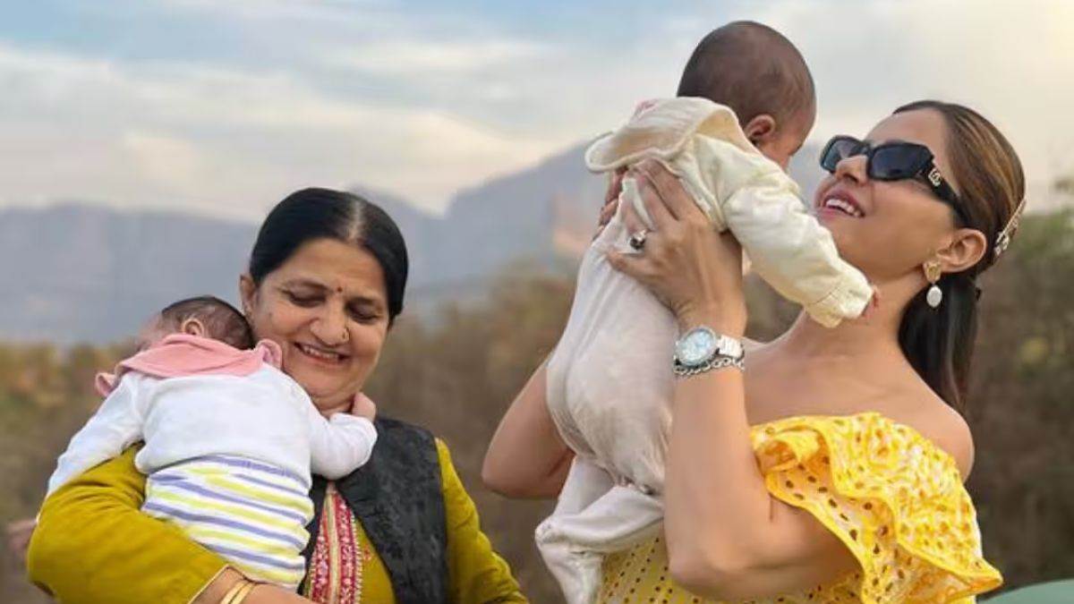 Rubina Dilaik : इस नवरात्री पर रुबिना दिलैक और अभिनव ने फैंस को दिया सरप्राइज, क्यूट बेटियों ने जीता सबका दिल! 4 Rubina Dilaik